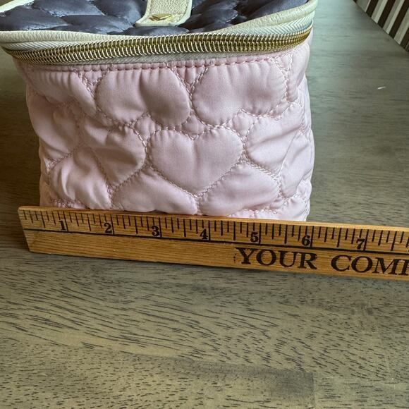 BETSEY JOHNSON  Quilted Heart Zippered  Makeup Case/Train case with handle - Picture 14 of 15